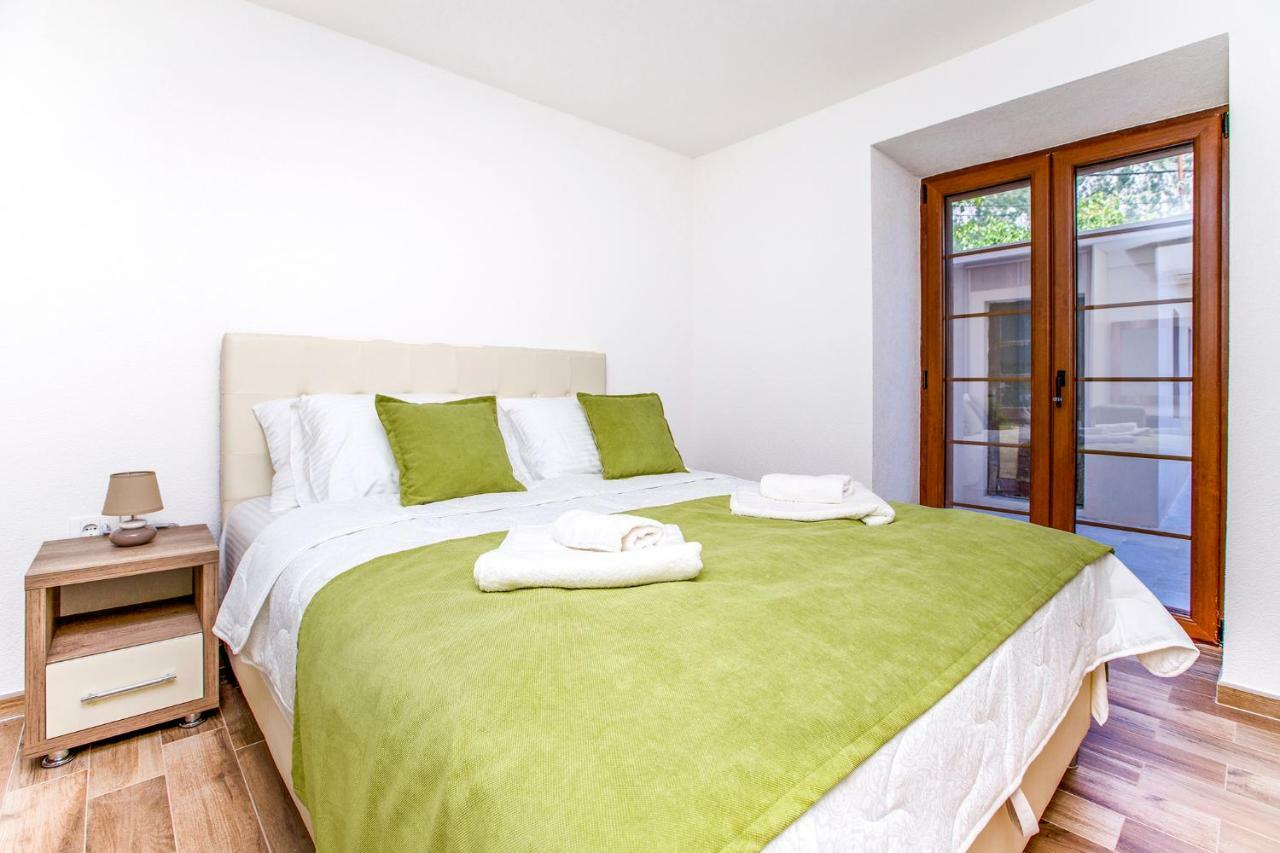 Apartments Mezini 11 Котор Екстер'єр фото